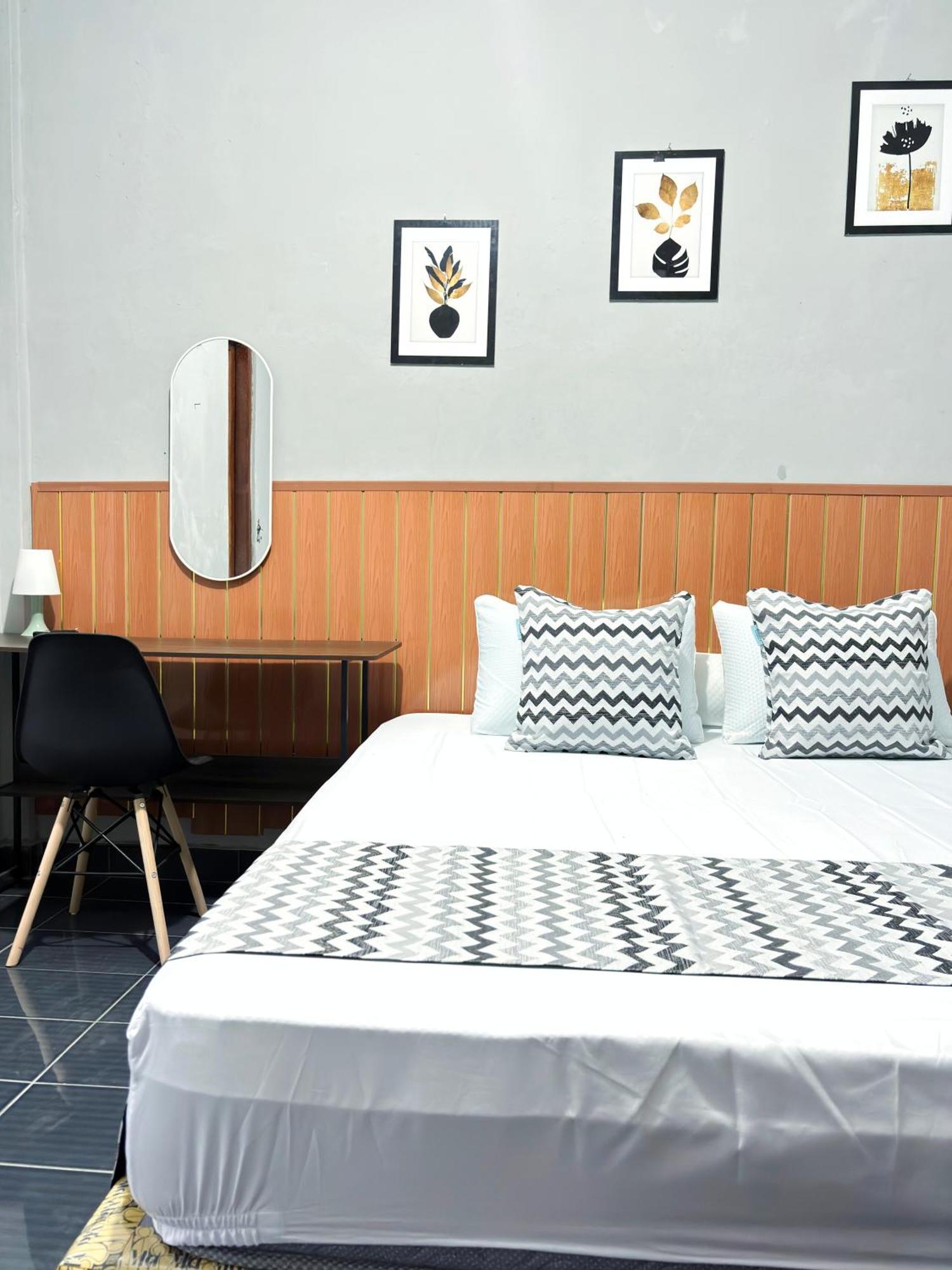Jogja Day Inn Yogyakarta Exterior photo